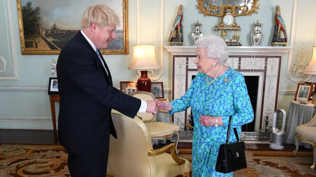 Boris Johnson claims in memoir Queen Elizabeth II had bone cancer.(CNN NEWS)_